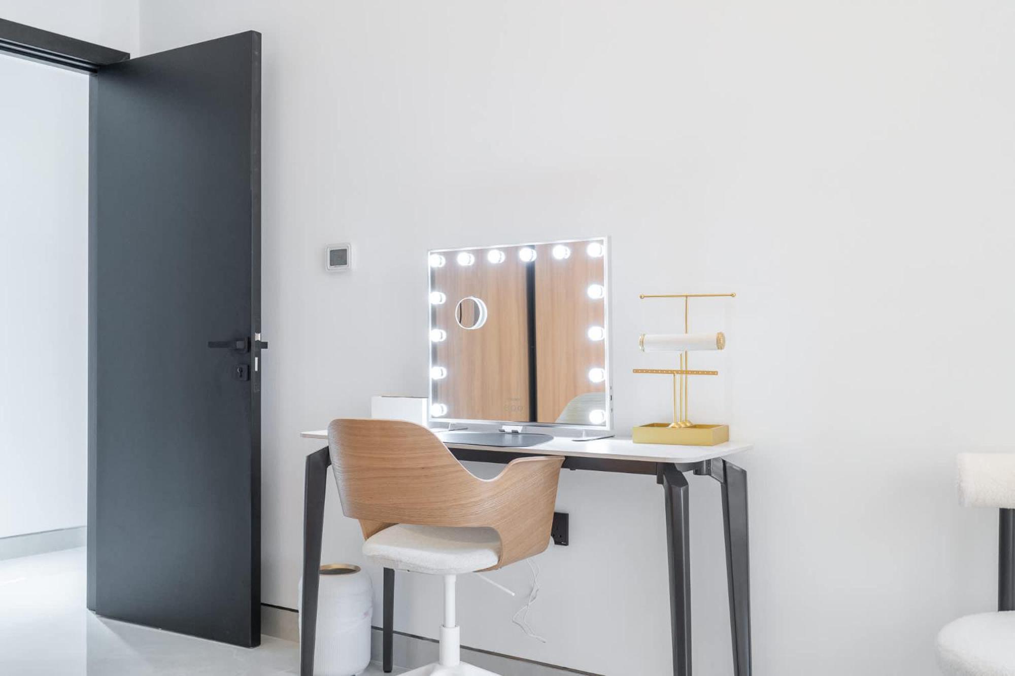 Bahar 2's Stylish 2 Bedroom That Sleeps 4 Apartment Dubai